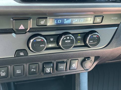 Used 2020 Toyota Tacoma TRD Sport w/ Technology Package RWD image 17