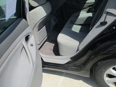 Used 2010 Toyota Camry LE FWD image 8