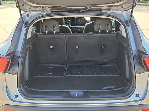 Certified 2024 Chevrolet Trax LT w/ Sunroof Package FWD image 24