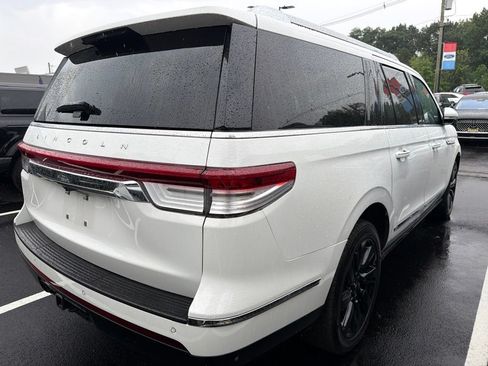 Used 2023 Lincoln Navigator L Reserve w/ Monochromatic Package AWD/4WD image 4