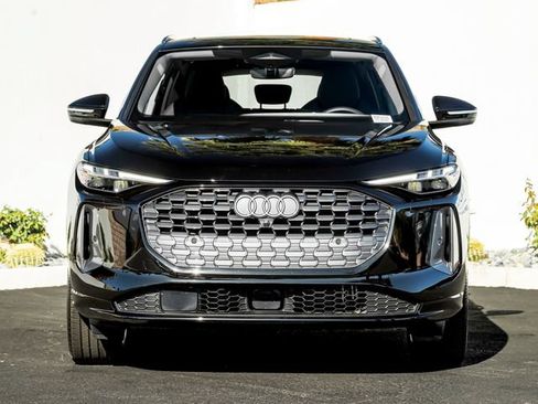 Certified 2025 Audi Q5 Premium w/ Premium Plus AWD/4WD image 3