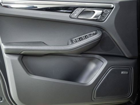 New 2026 Porsche Macan AWD/4WD image 6