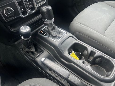 Used 2022 Jeep Wrangler Unlimited Sahara w/ Cold Weather Group image 24