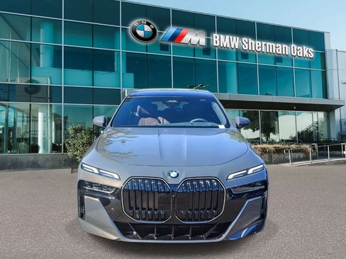 New 2026 BMW 740i w/ Premium Package image 2