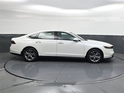 Used 2024 Honda Accord EX image 3