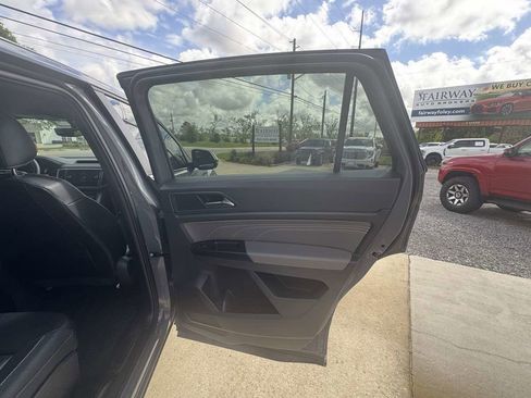 Used 2021 Volkswagen Atlas Cross Sport SE image 30