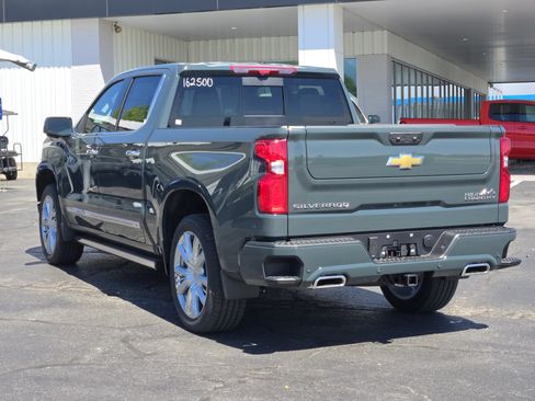 New 2026 Chevrolet Silverado 1500 High Country w/ High Country Premium Package AWD/4WD image 3