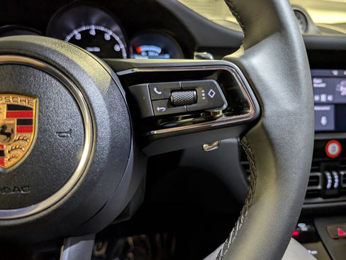 Certified 2025 Porsche Macan image 31