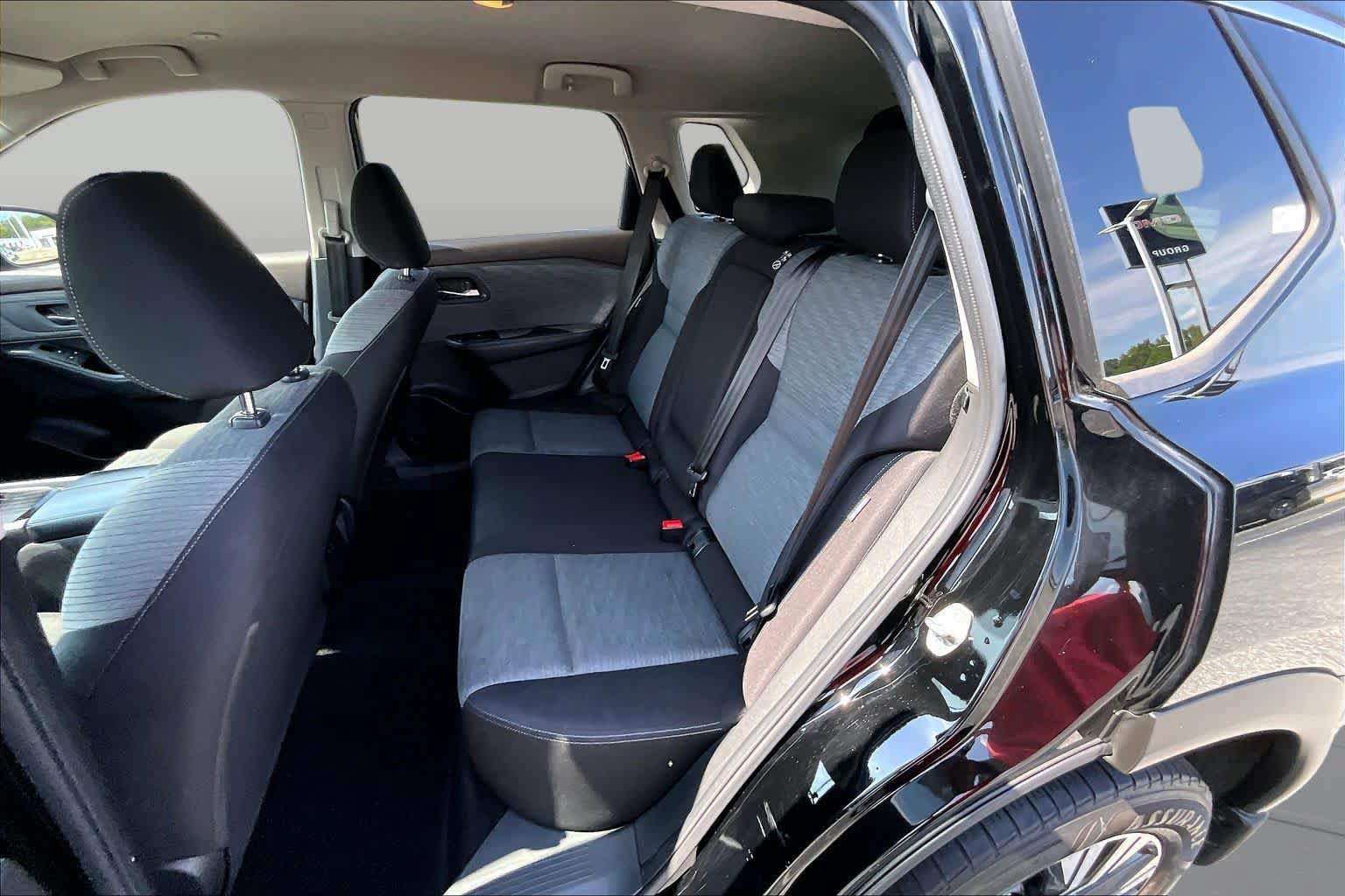 Used 2023 Nissan Rogue SV FWD image 19