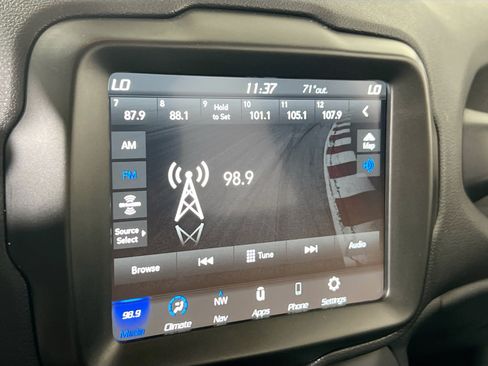 Used 2022 Jeep Renegade Latitude AWD/4WD image 15