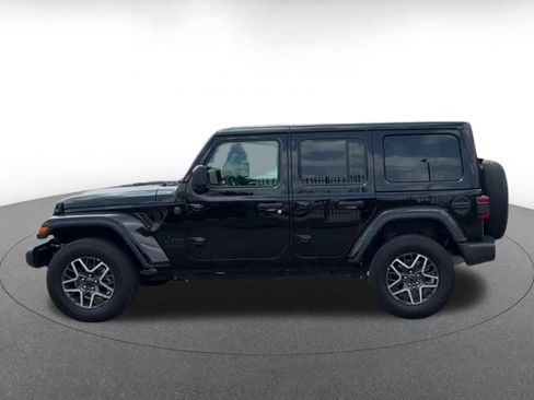 Used 2025 Jeep Wrangler Unlimited Sahara AWD/4WD image 7