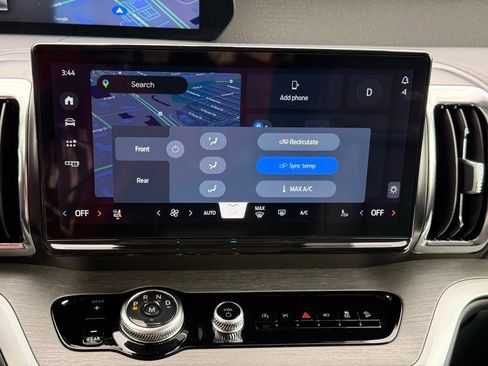 Used 2025 Ford Expedition Platinum image 17