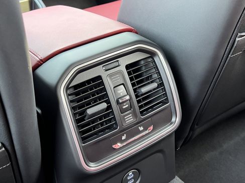 New 2026 Porsche Macan image 18