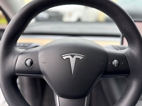 Used 2021 Tesla Model Y Performance AWD/4WD image 34