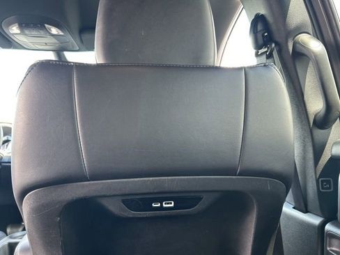 Used 2025 Chrysler Pacifica Select FWD image 36