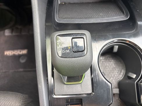 Used 2025 Nissan Rogue SV FWD image 30