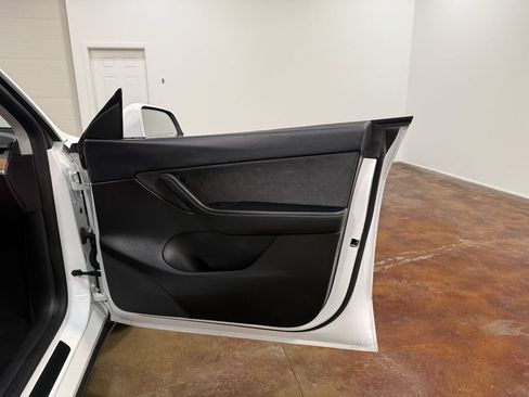 Used 2021 Tesla Model Y Long Range AWD/4WD image 59