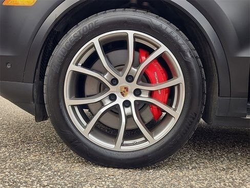Certified 2024 Porsche Cayenne S image 11