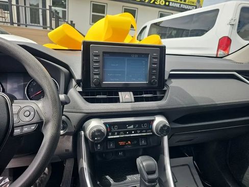 Used 2019 Toyota RAV4 XLE w/ Convenience Package FWD image 14