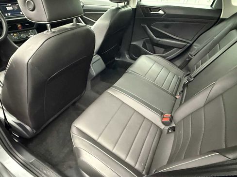 Certified 2023 Volkswagen Jetta SE w/ Panoramic Sunroof Package image 18