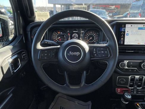 Used 2025 Jeep Wrangler Unlimited Rubicon image 23
