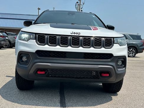 Used 2025 Jeep Compass Trailhawk AWD/4WD image 10