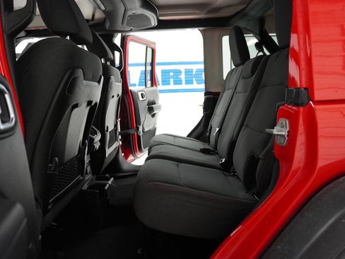 Used 2025 Jeep Wrangler Rubicon image 30