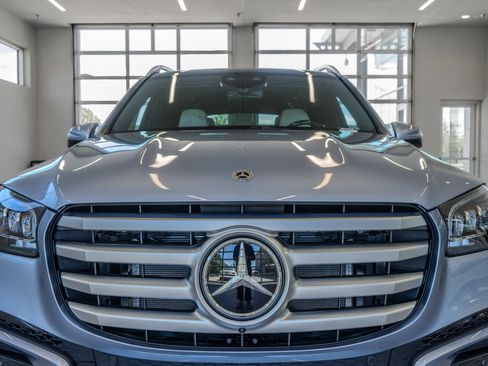 New 2026 Mercedes-Benz GLS 580 4MATIC image 23