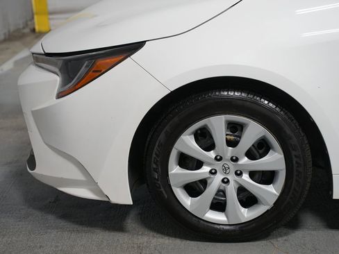 Used 2020 Toyota Corolla LE image 5