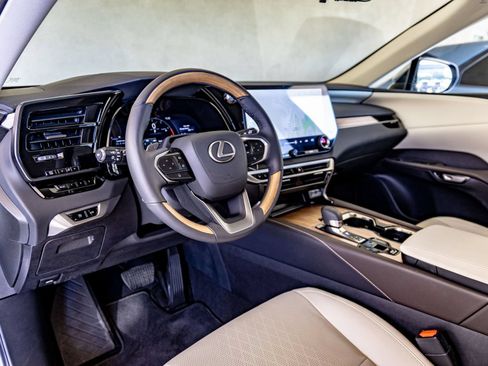 Used 2025 Lexus RX 350 Premium Plus w/ Convenience Package FWD image 18