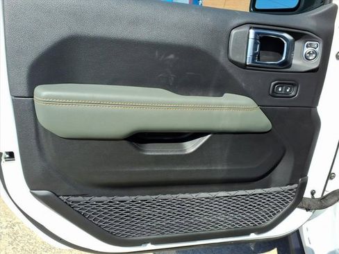 New 2025 Jeep Gladiator Mojave image 7