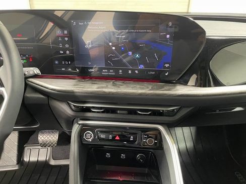 Used 2025 Audi Q5 Premium w/ Convenience Package AWD/4WD image 18
