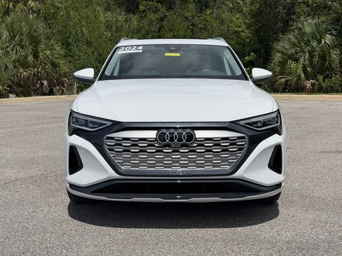 Used 2024 Audi Q8 e-tron Premium Plus w/ Premium Plus Package AWD/4WD image 2
