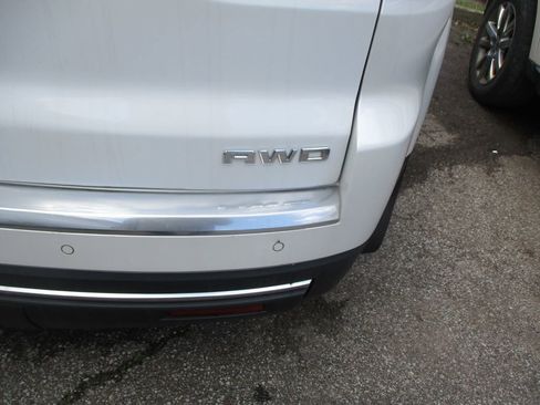 Used 2017 GMC Acadia Limited SLT AWD/4WD image 8