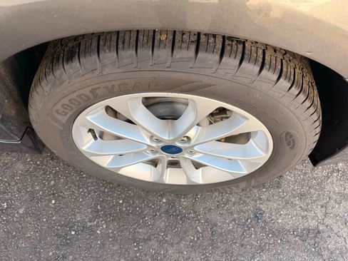 Used 2019 Ford Fusion SE image 40