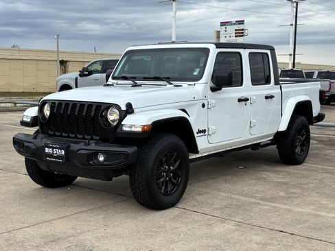 Used 2022 Jeep Gladiator Sport image 9