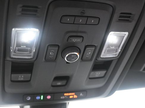 Used 2022 Chevrolet Tahoe LT w/ Luxury Package AWD/4WD image 36