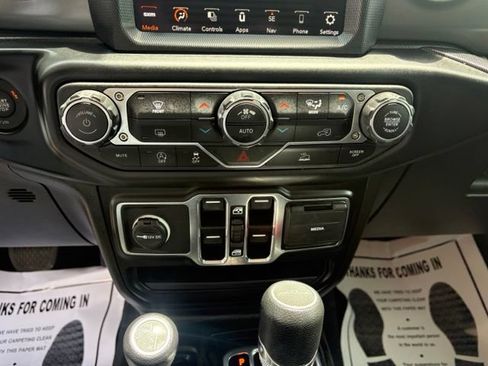 Used 2023 Jeep Gladiator Sport AWD/4WD image 21