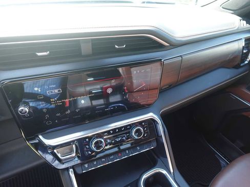 Used 2024 GMC Sierra 2500 Denali Ultimate image 21