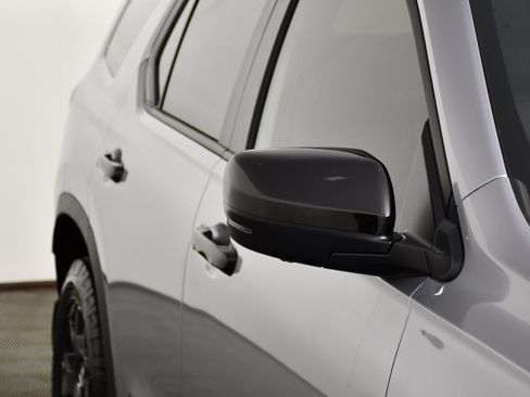 Used 2025 Honda Pilot TrailSport image 14