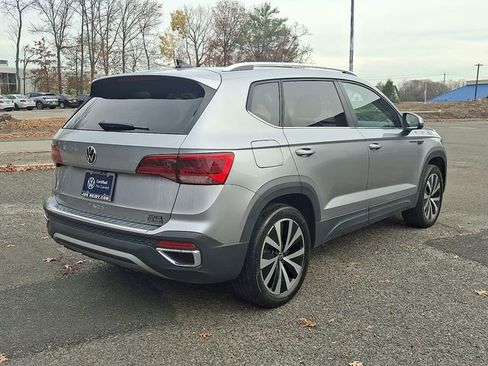 Certified 2022 Volkswagen Taos SE image 11