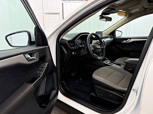 Used 2020 Ford Escape SE image 4