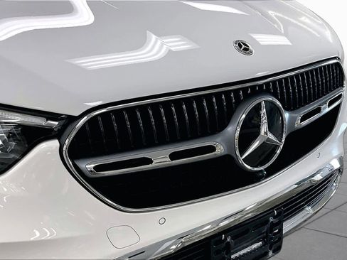 Used 2024 Mercedes-Benz GLC 300 4MATIC image 32