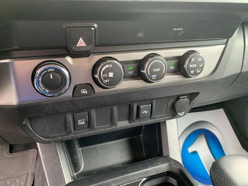 Used 2020 Toyota Tacoma SR AWD/4WD image 23