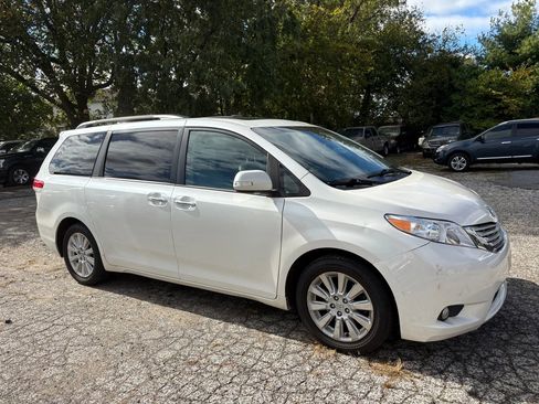 Used 2013 Toyota Sienna Limited image 4