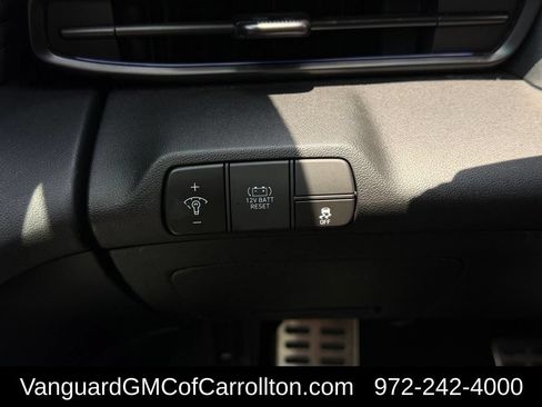 Used 2025 Hyundai Elantra SEL FWD image 24