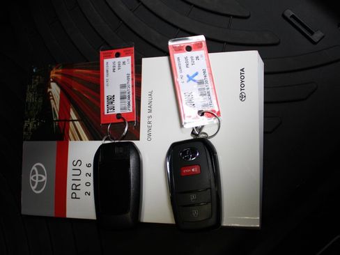 Used 2026 Toyota Prius LE w/ Protection Package #3 (TMS) FWD image 31
