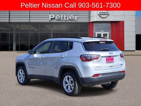 Used 2024 Jeep Compass Latitude AWD/4WD image 4