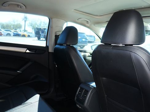 Used 2022 Volkswagen Passat 2.0T SE image 28