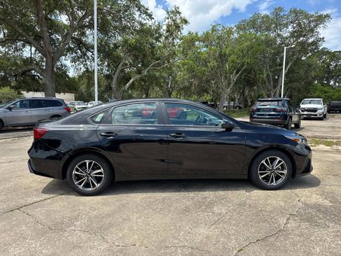 Used 2023 Kia Forte LXS FWD image 2